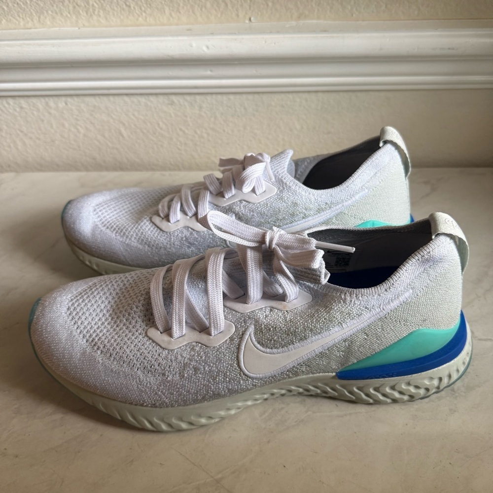 Nike Women’s Epic React Flyknit Sneakers - Picture 7 of 9